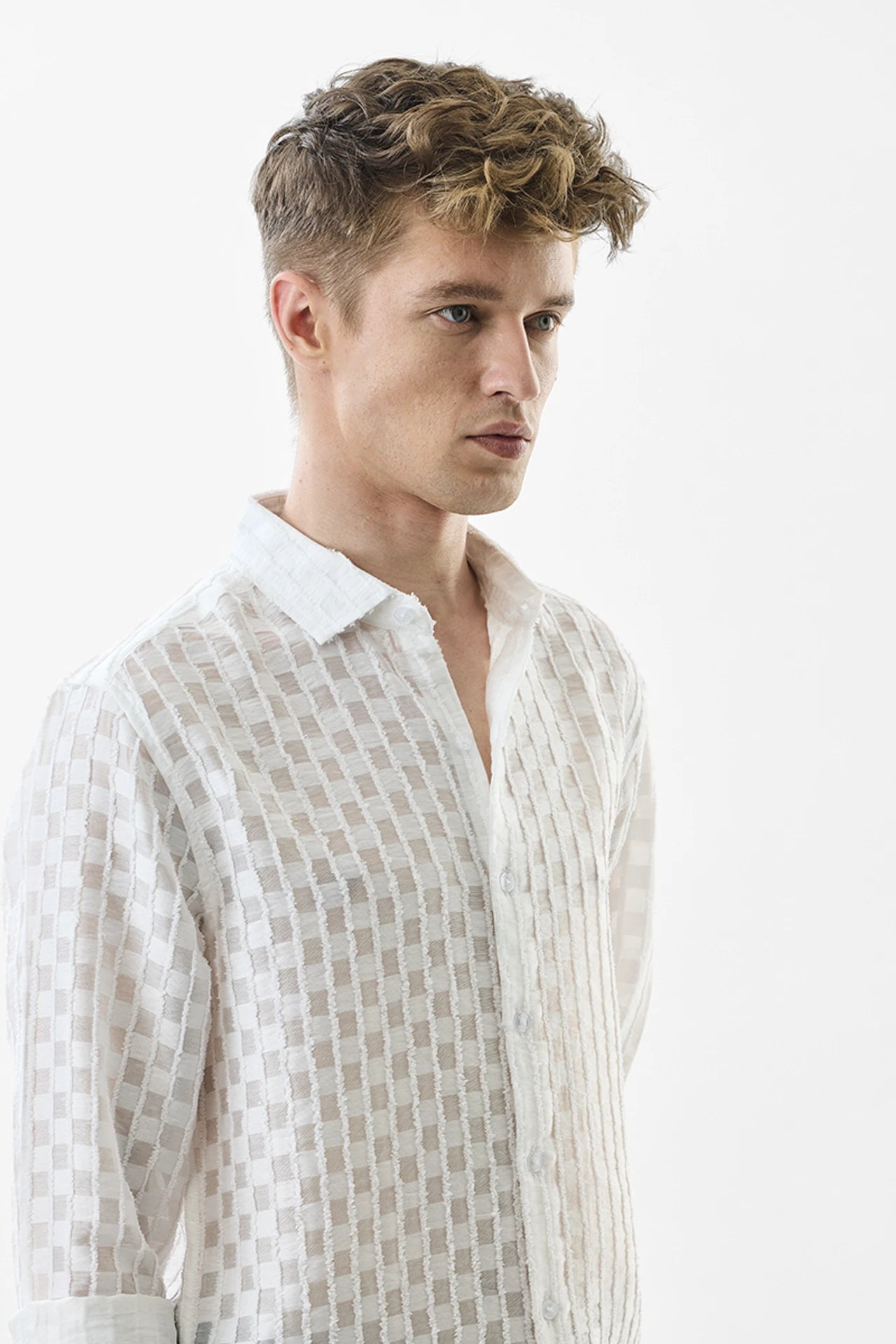 Snitch White Slim Fit Textured Slim Collar Shirt for Men